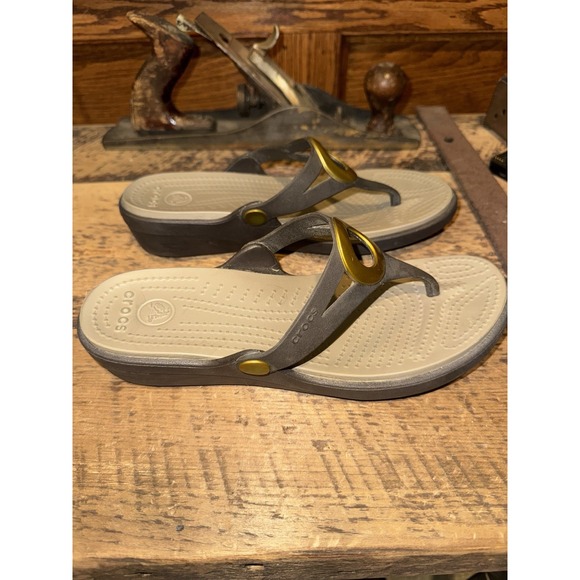 Crocs Sanrah Wedge Flip Flops Women's Size 8 Silver Ring ‎       F3 - Picture 1 of 6